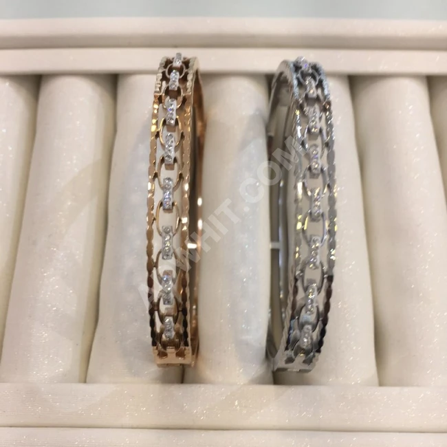 أساور نسائية 