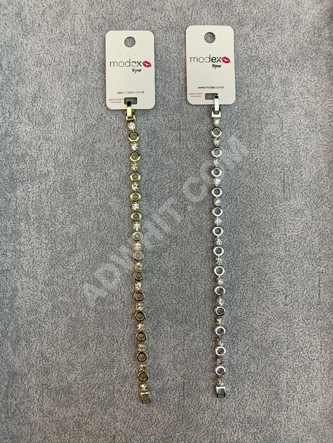 سلاسل يد نسائية ناعمة 