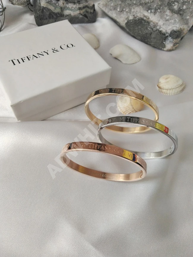 أساور نسائية 