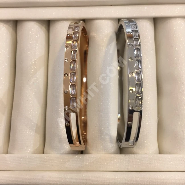 أساور نسائية