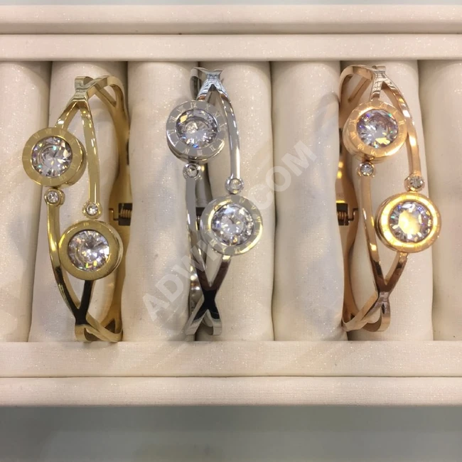 أساور نسائية