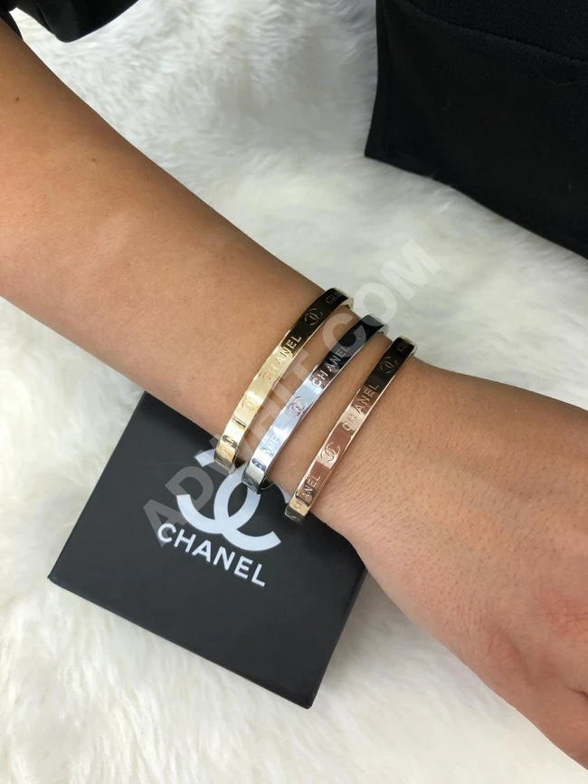 أساور نسائية