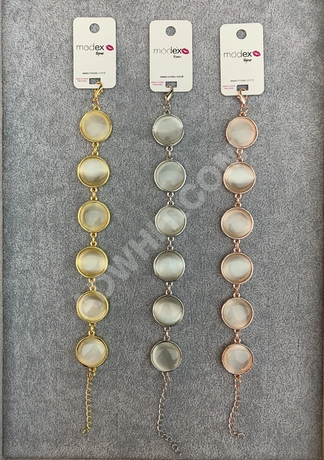 سلاسل نسائية ناعمة 