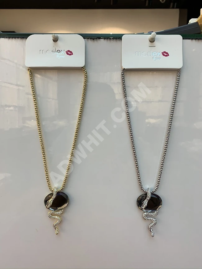 سلاسل نسائية ناعمة