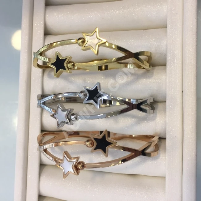 أساور نسائية 