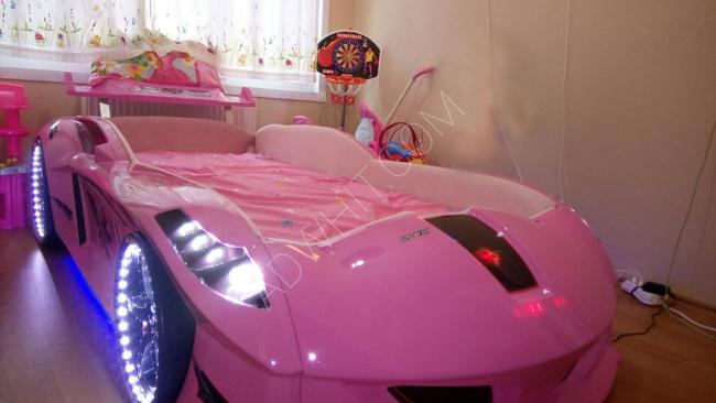 سرير أطفال سيارة لون وردي مع مرتبة صحية