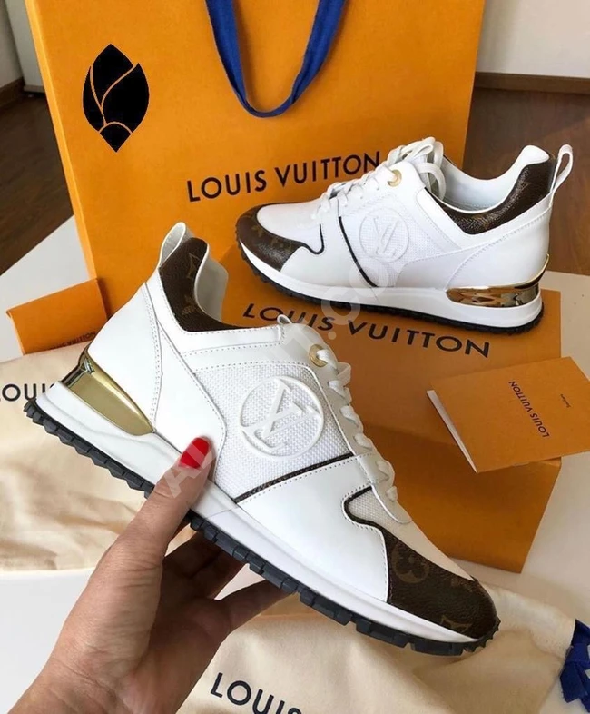 حذاء سبور نسائي 