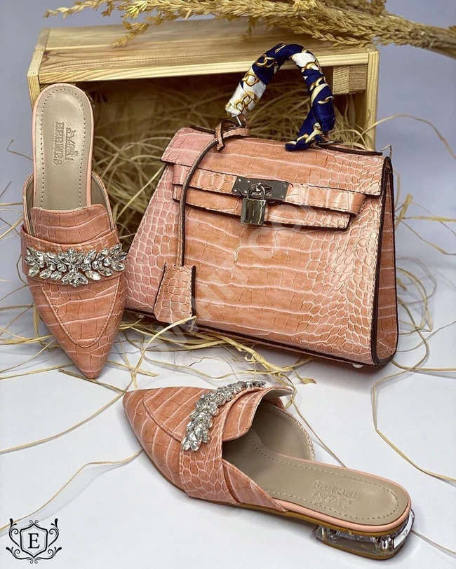 حذاء نسائي سبور مميز