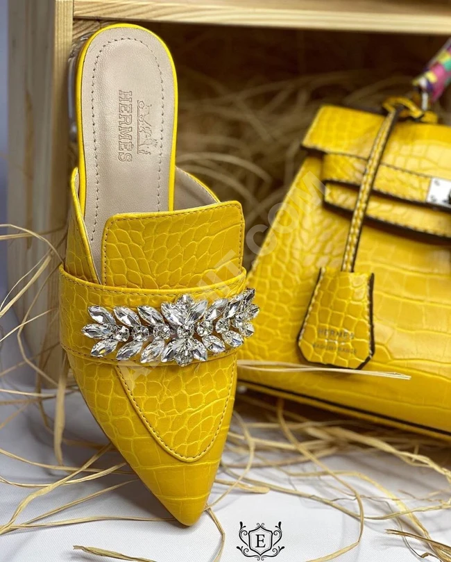 حذاء نسائي سبور مميز