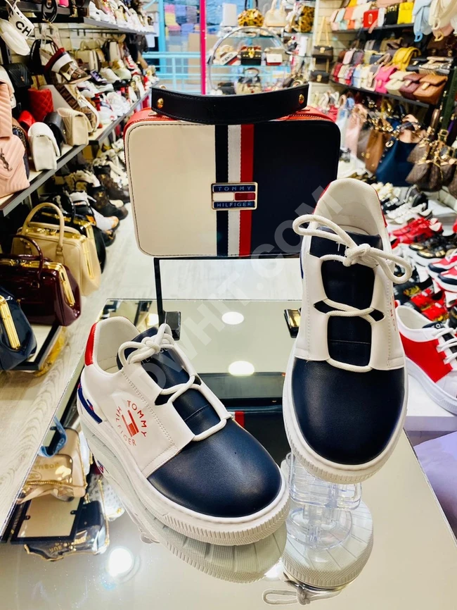 طقم حذاء سبور مع حقيبة 