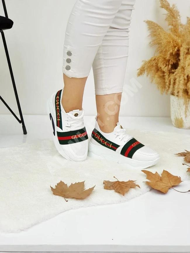 حذاء سبور نسائي 