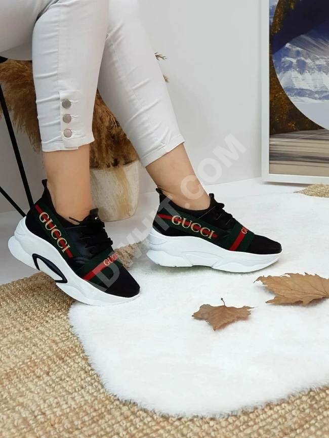 حذاء سبور نسائي 