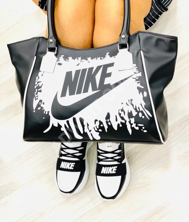 حذاء سبور نسائي مع حقيبة