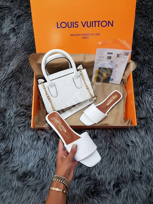 طقم حذاء سبور مع حقيبة 