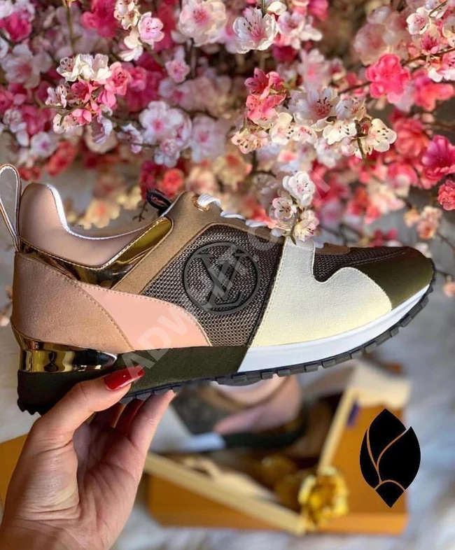 حذاء سبور نسائي 