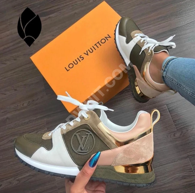 حذاء سبور نسائي 