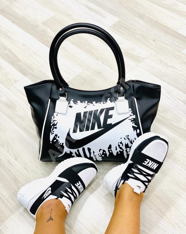 حذاء سبور نسائي مع حقيبة