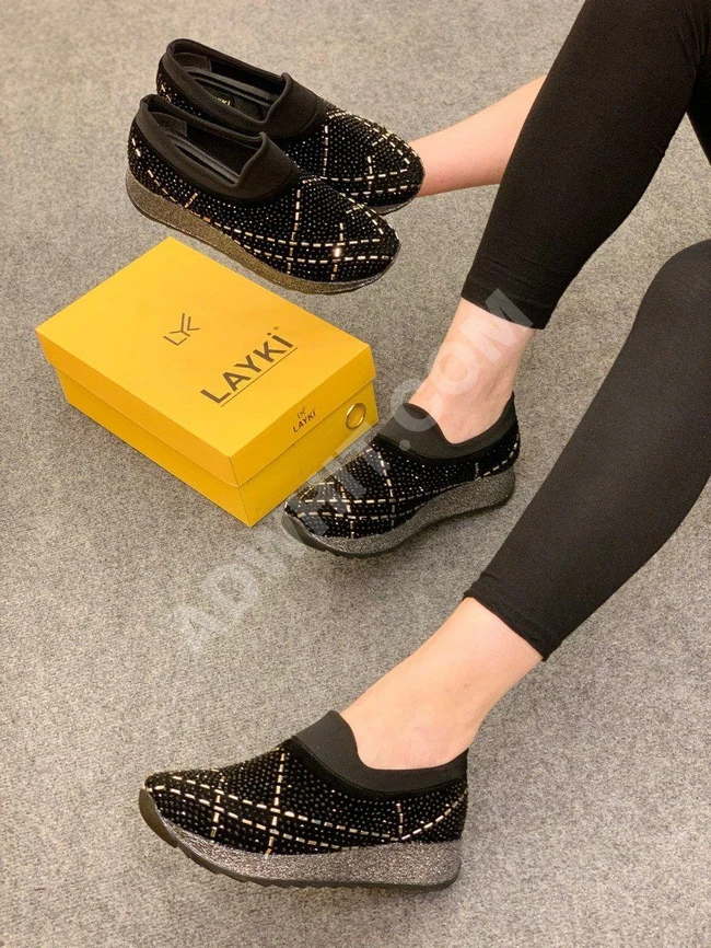 حذاء سبور نسائي 