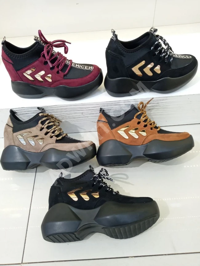 حذاء سبور نسائي 