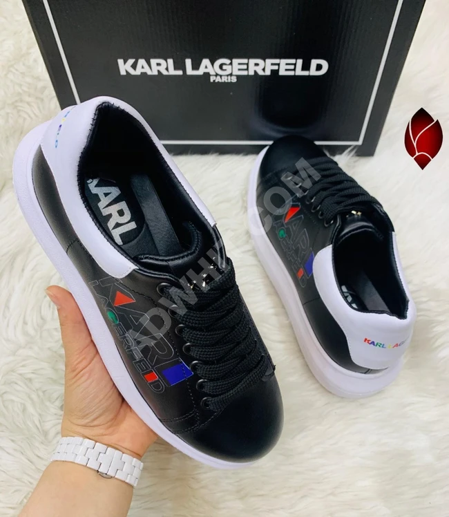 حذاء سبور نسائي 