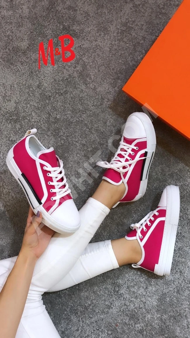 حذاء سبور نسائي 