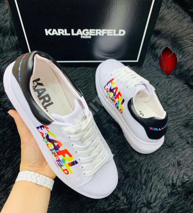 حذاء سبور نسائي 