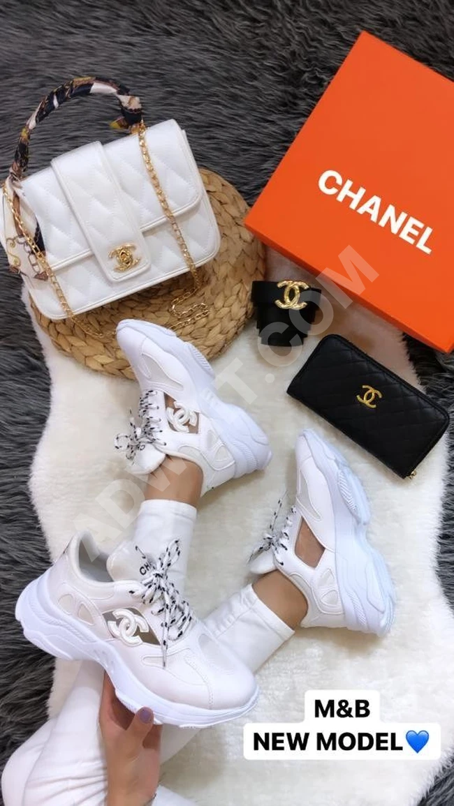 حذاء سبور نسائي مع حقيبة 