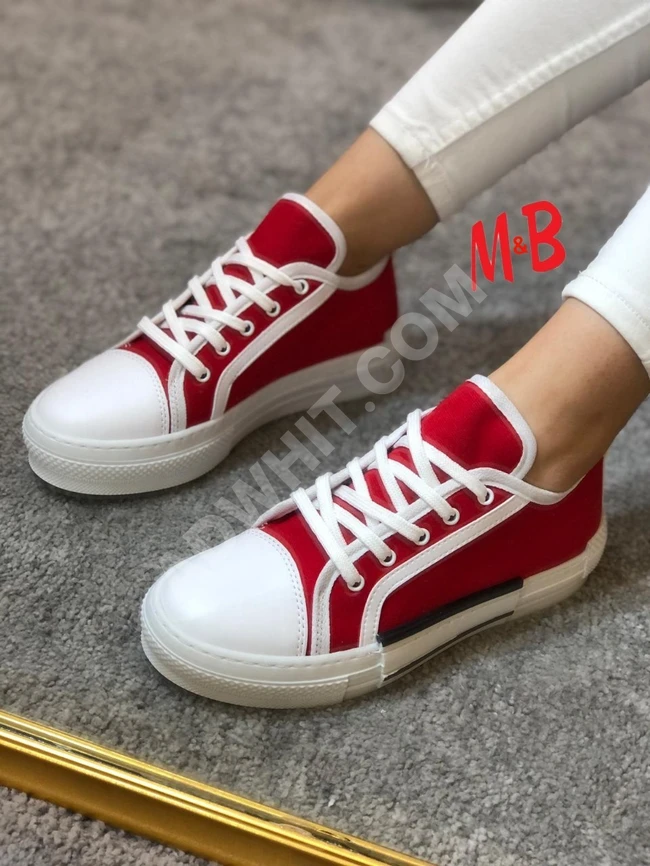 حذاء سبور نسائي 