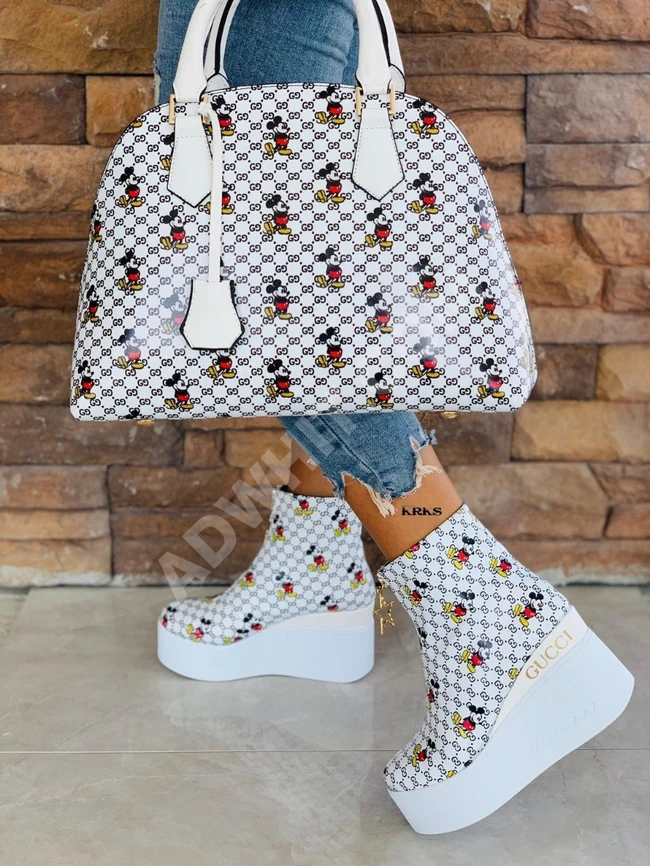 طقم حذاء سبور مع حقيبة  