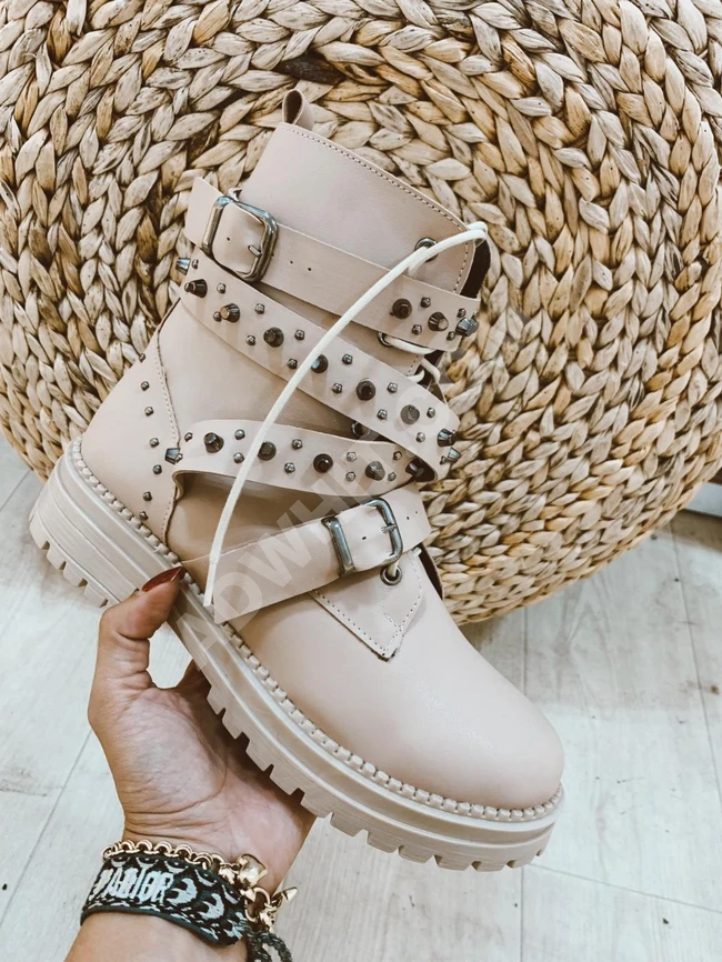 حذاء سبور نسائي 