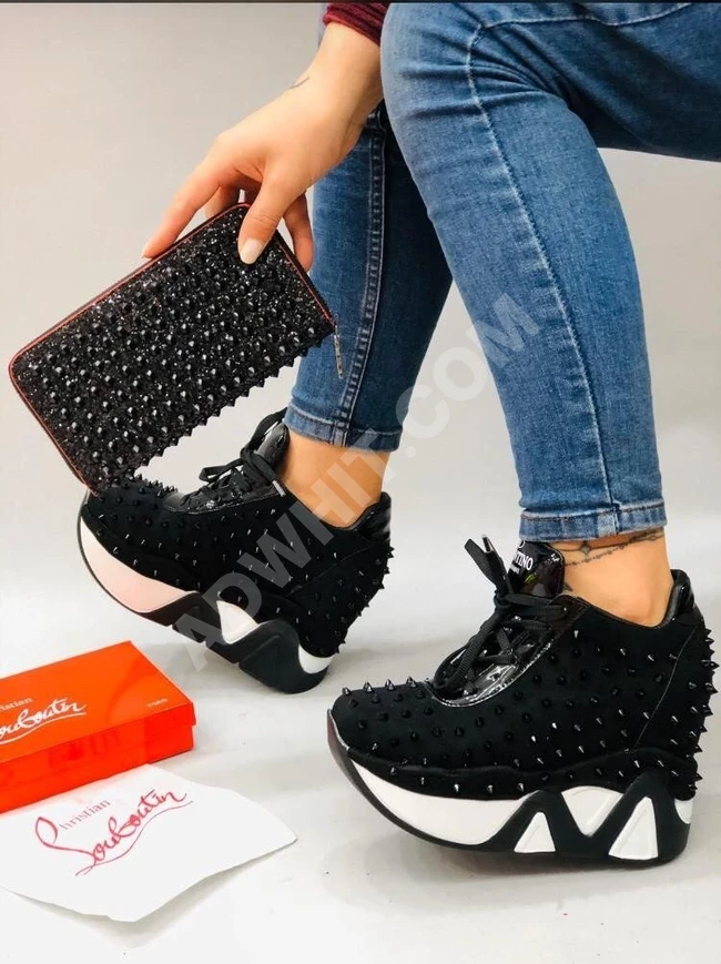 حذاء سبور نسائي 