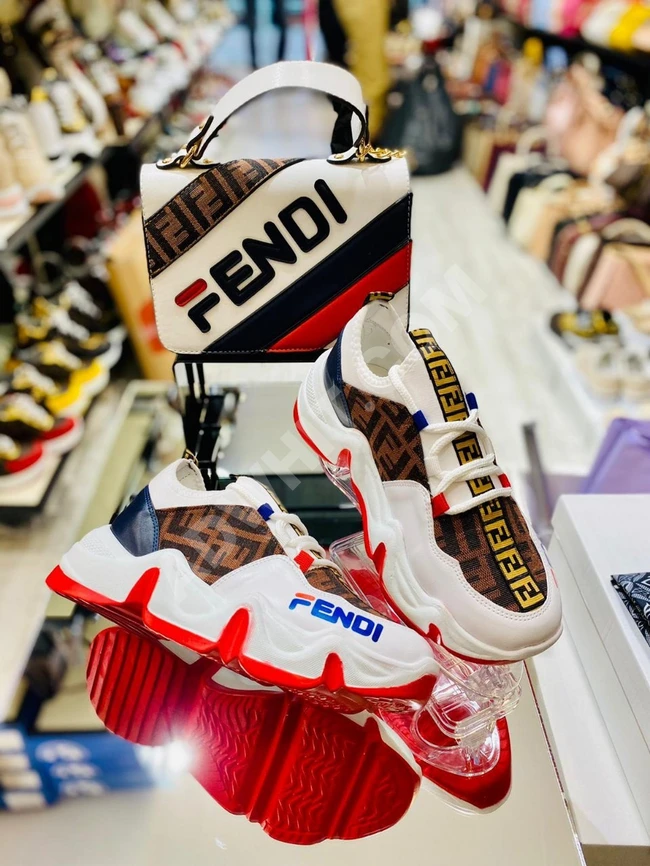 طقم نسائي حذاء مع حقيبة 