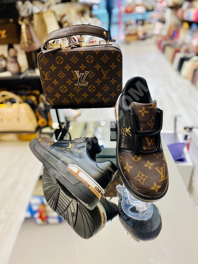 حذاء سبور نسائي مع حقيبة 