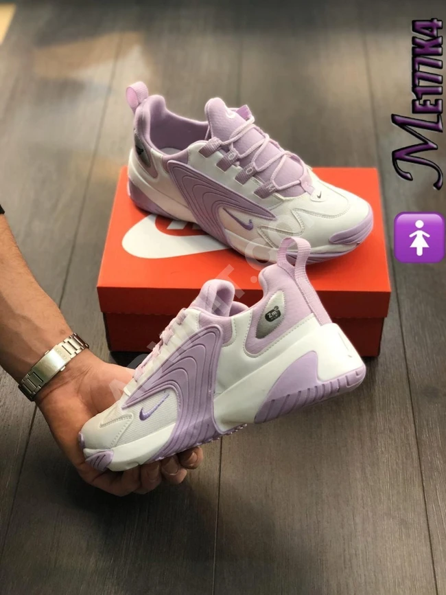 حذاء رياضي نسائي 