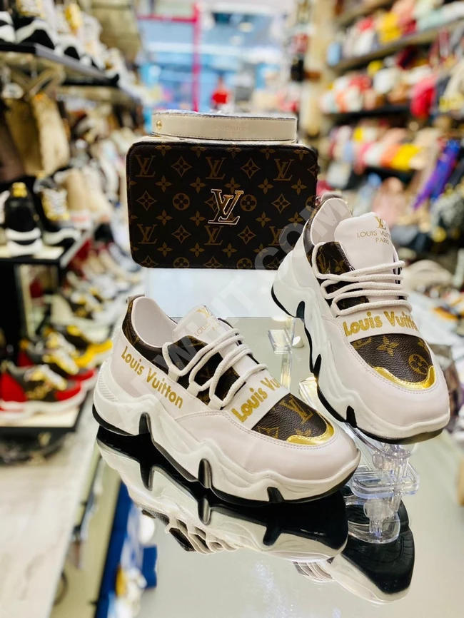 طقم حذاء سبور مع حقيبة 