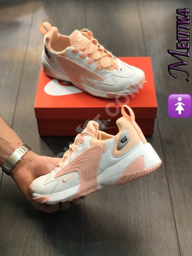 حذاء رياضي نسائي 