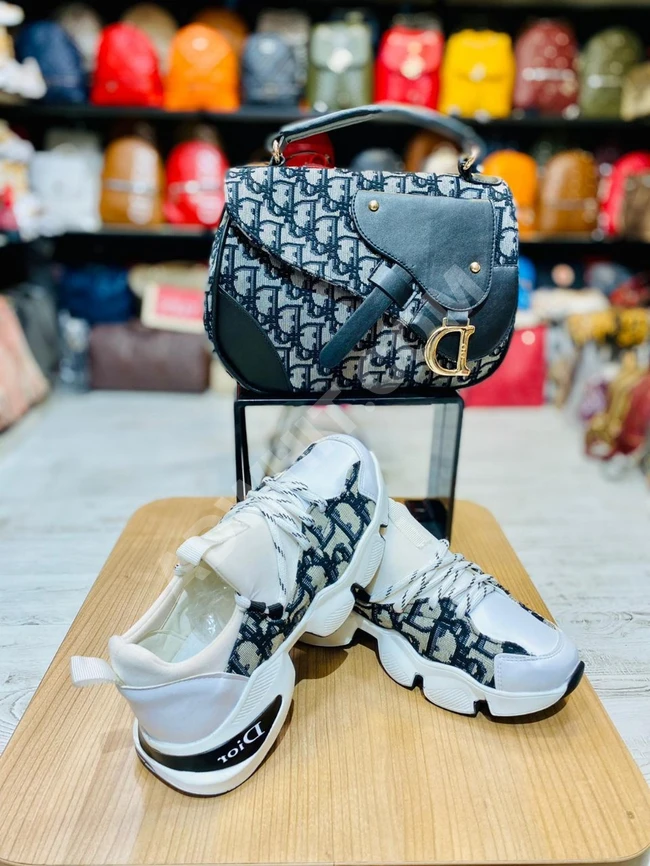 طقم نسائي حذاء سبور مع حقيبة 