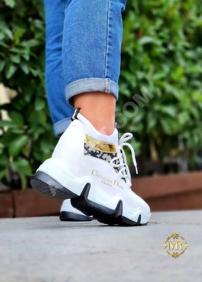 حذاء سبور نسائي 