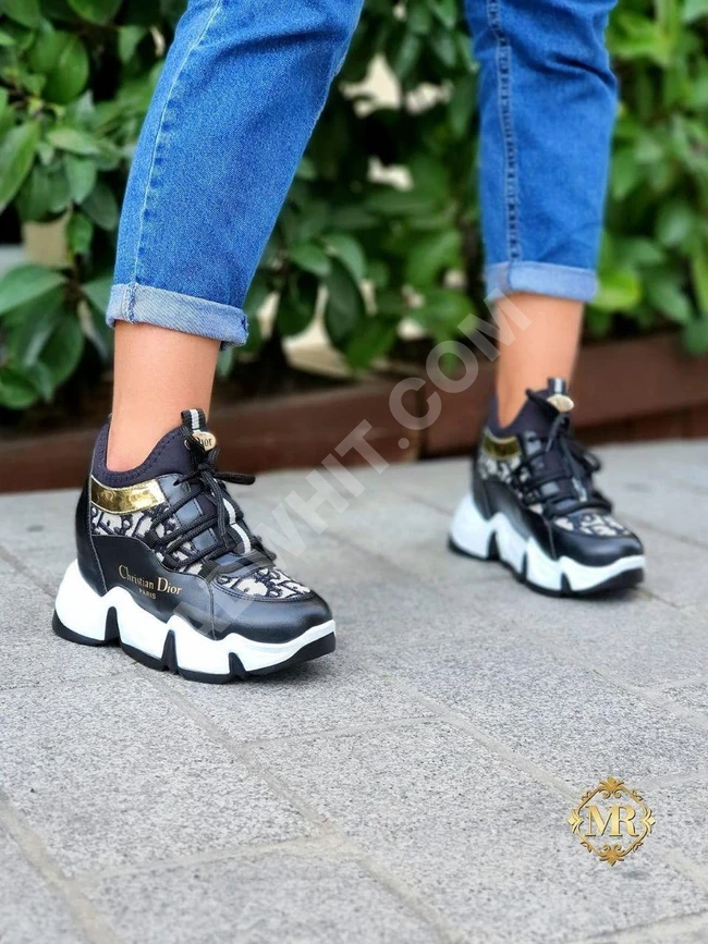 حذاء سبور نسائي 