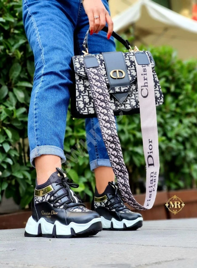 حذاء سبور نسائي 