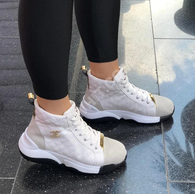 حذاء سبور نسائي 