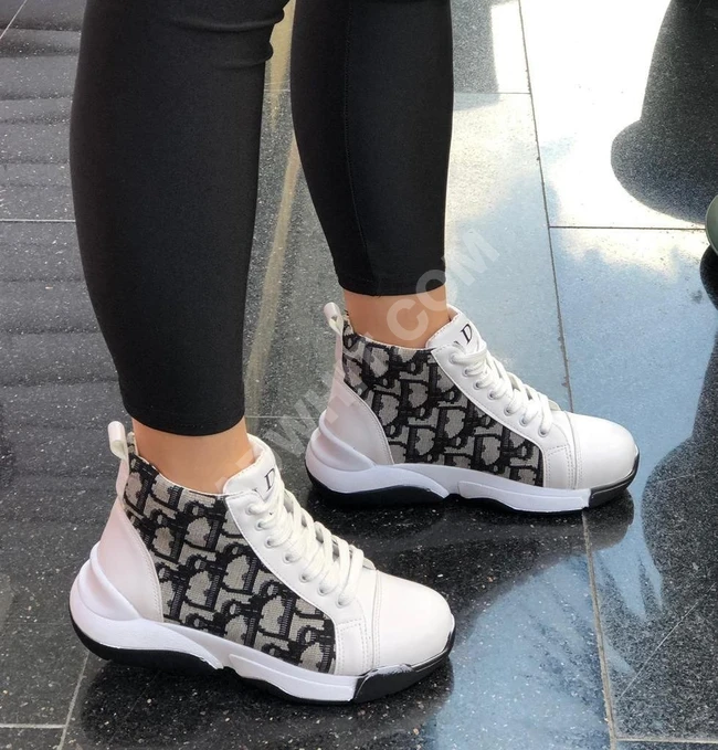 حذاء سبور نسائي 