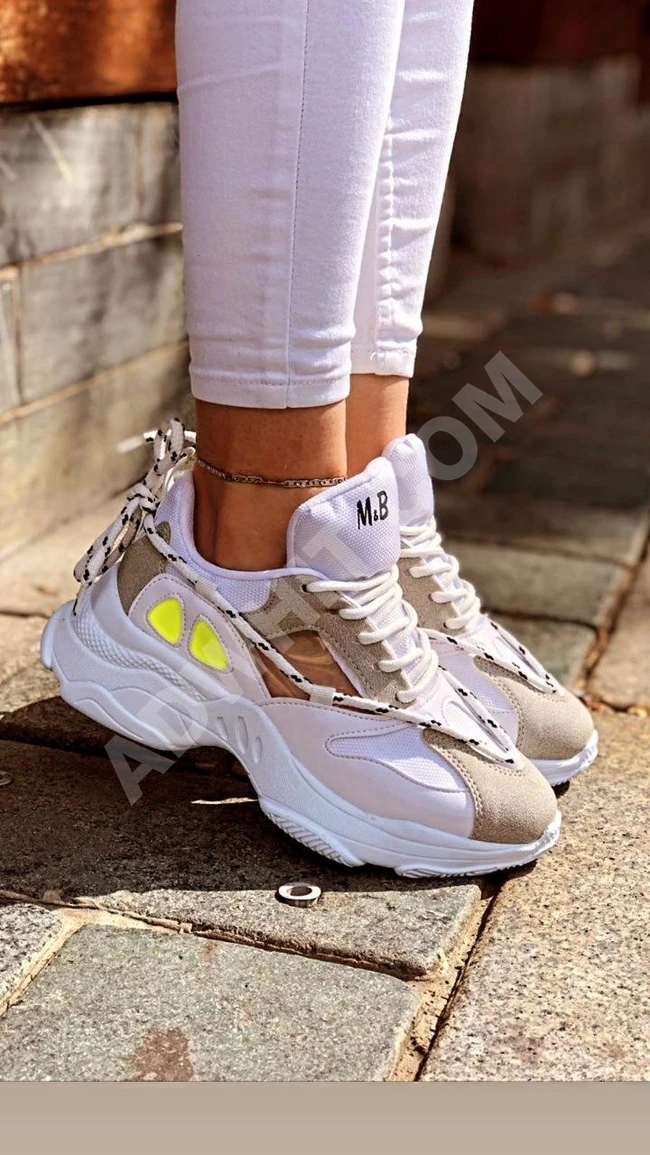 حذاء سبور نسائي 