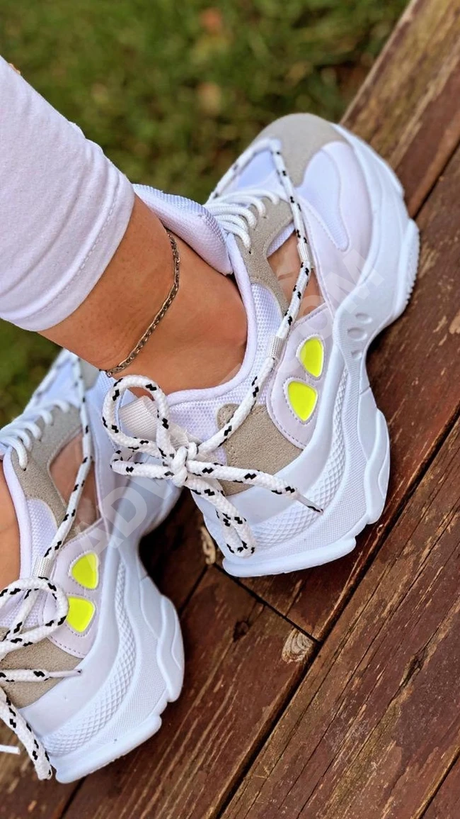 حذاء سبور نسائي 