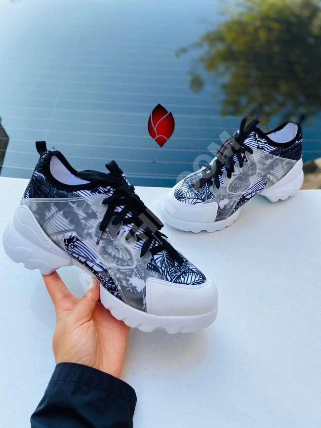 حذاء سبور نسائي 