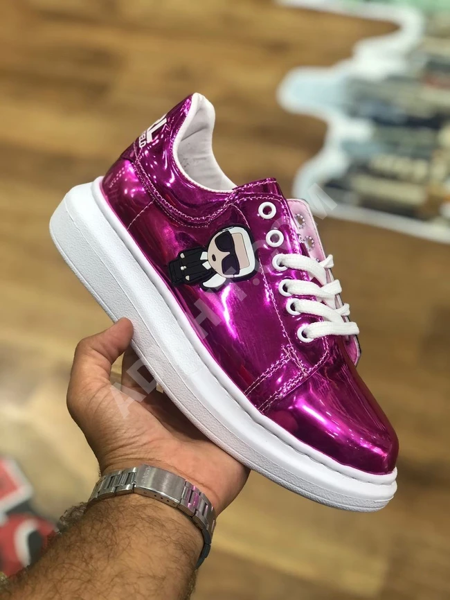 حذاء سبور نسائي