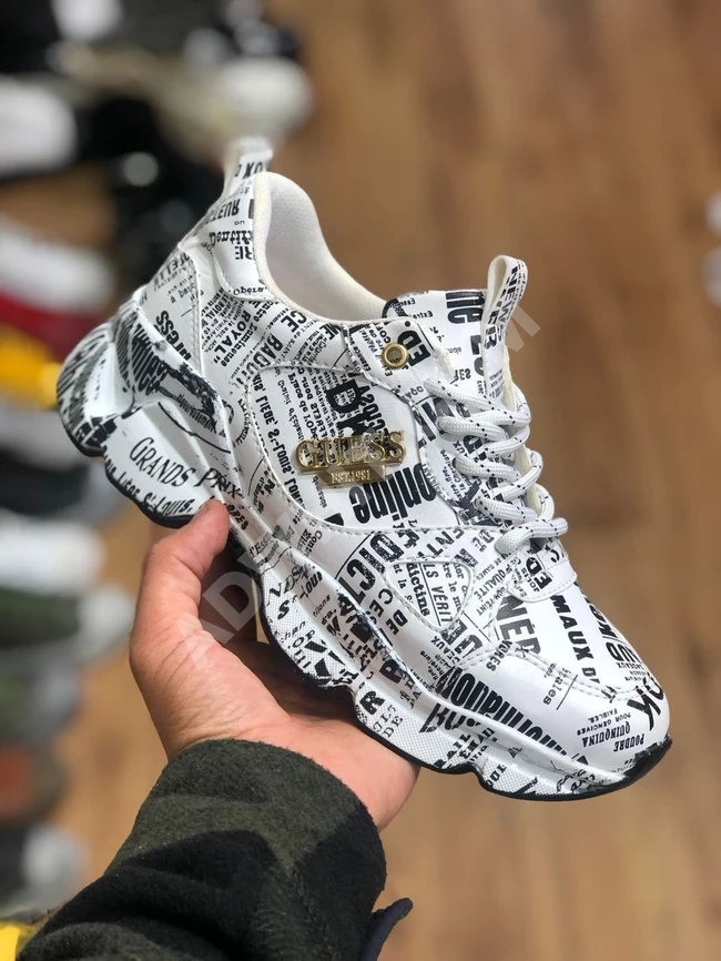 حذاء نسائي سبور 