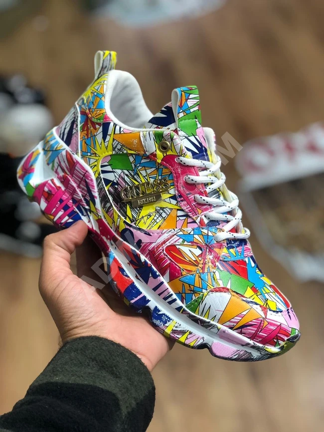 حذاء نسائي سبور 