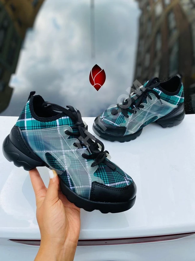 حذاء سبور نسائي 