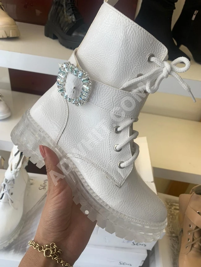 حذاء سبور نسائي 